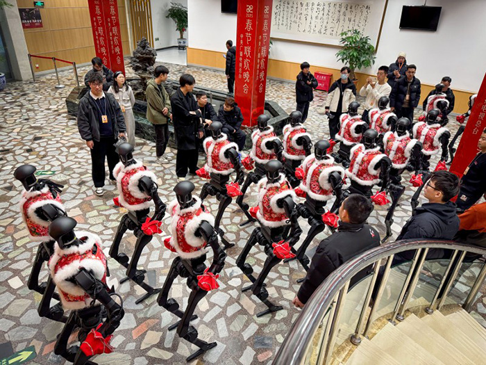 Unitree H1：春晚舞臺上的攀登者——不怕意外，努力前行