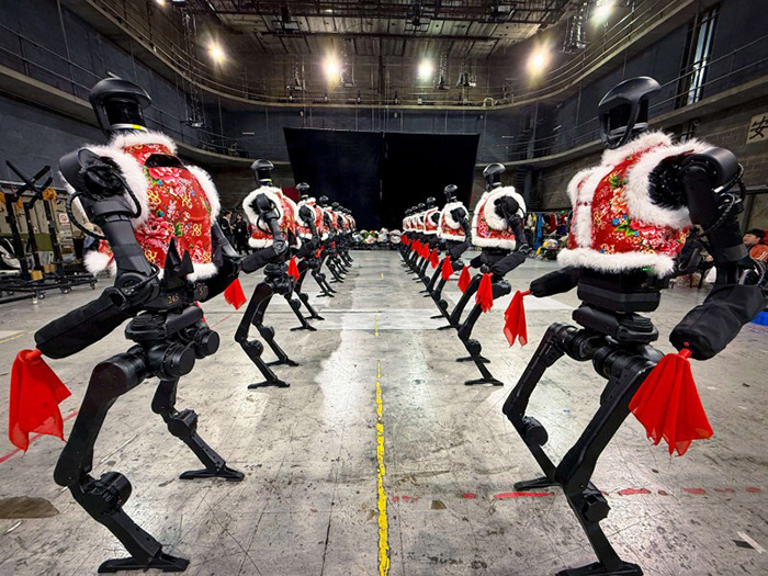 Unitree H1：春晚舞臺上的攀登者——不怕意外，努力前行