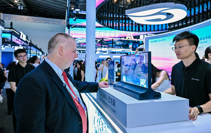 從“語言魔方”到“語音背包”，科大訊飛WAIC秀智能交互全場景實力