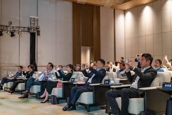 星際動力入駐寧波前灣新區，嘉賓被人形機器人產品吸引